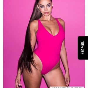 TA3 popular waist-sinching back toe bathing suit.